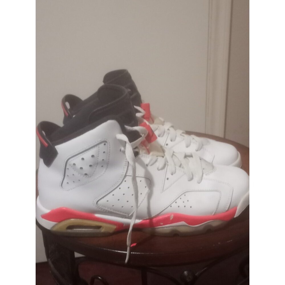 Air Jordan 6 Retro Infrared White 2014 GS Size 6.5Y 384665-123 Women Size 8